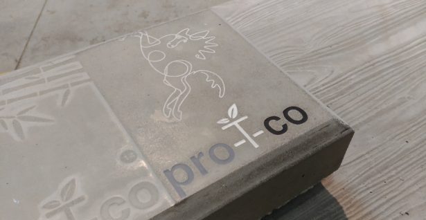 PRO-T-CO 
• Aanpasbare matrijzen voor bekisting en mallen.• Losfolie voor zichtbeton of spiegeleffect zonder lossingsmiddelen te gebruiken. • Verwijderaar voor resten van lijm / verf & lak.• 3-in-1-oplossing voor bouwmachines, cementafbijtmiddel / ontvetting van beton en roestverwijderaar